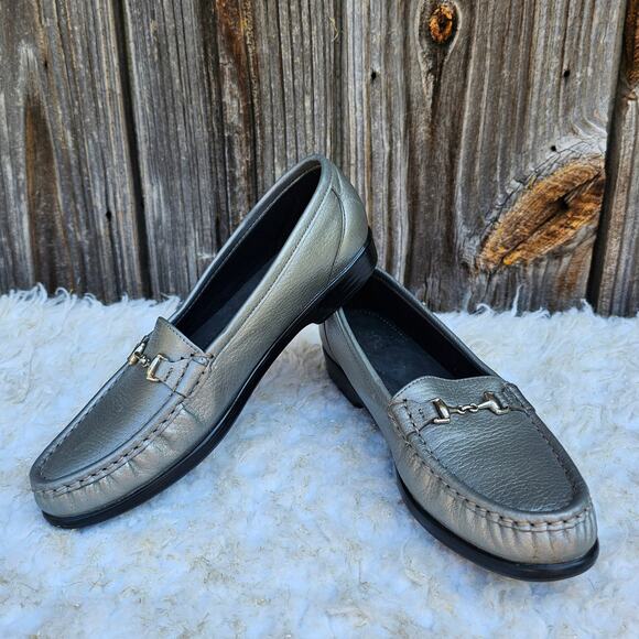 Metallic Silver Loafers SAS Metro Size 8.5 S Horsebit Leather Flats Slim Width - Picture 1 of 14